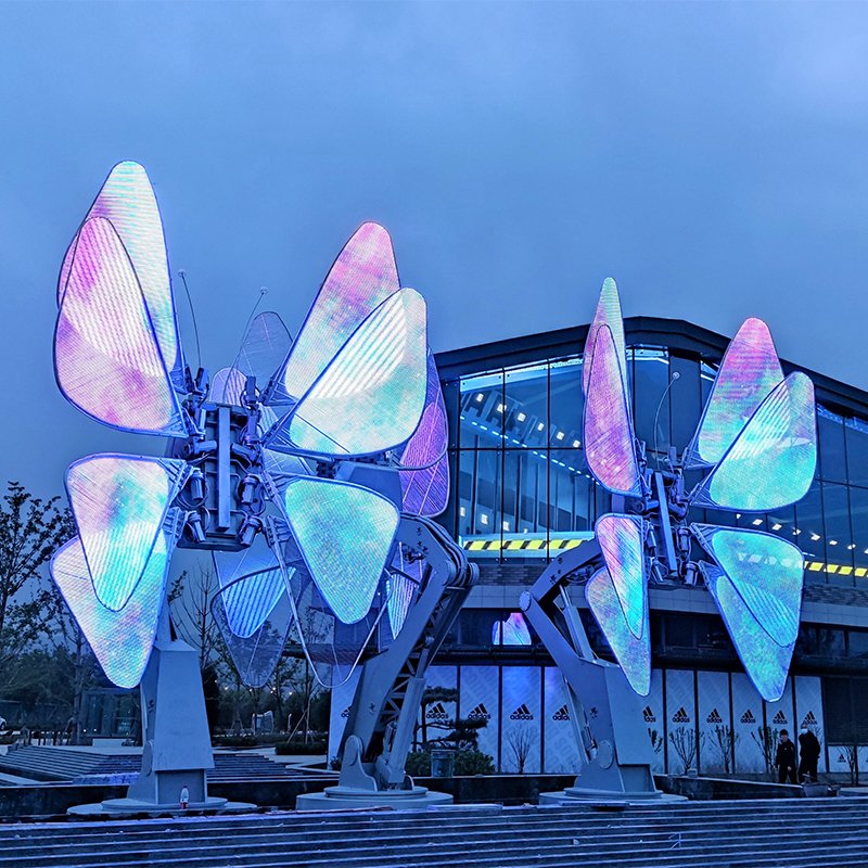 3D LED display in a retail environment